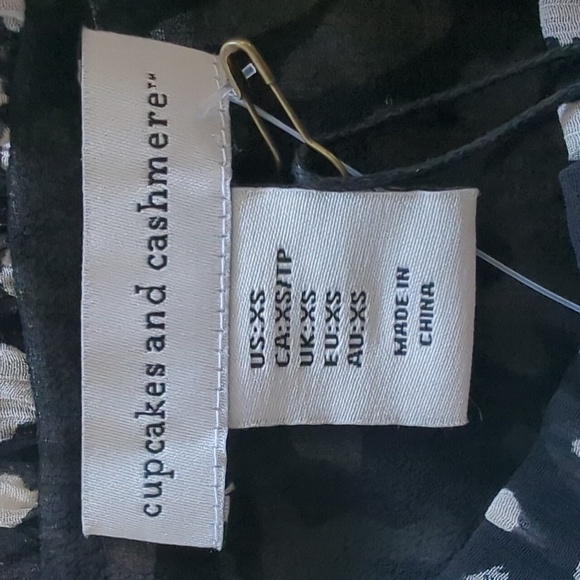 NWT Cupcakes  and Cashmere Capped Sleeve top XS - Picture 7 of 9